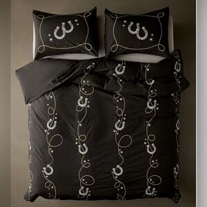 UO JOLENE EMBROIDERED HORSESHOE KING DUVET WITH KING SHAM SET NWT NEVER OPENED!